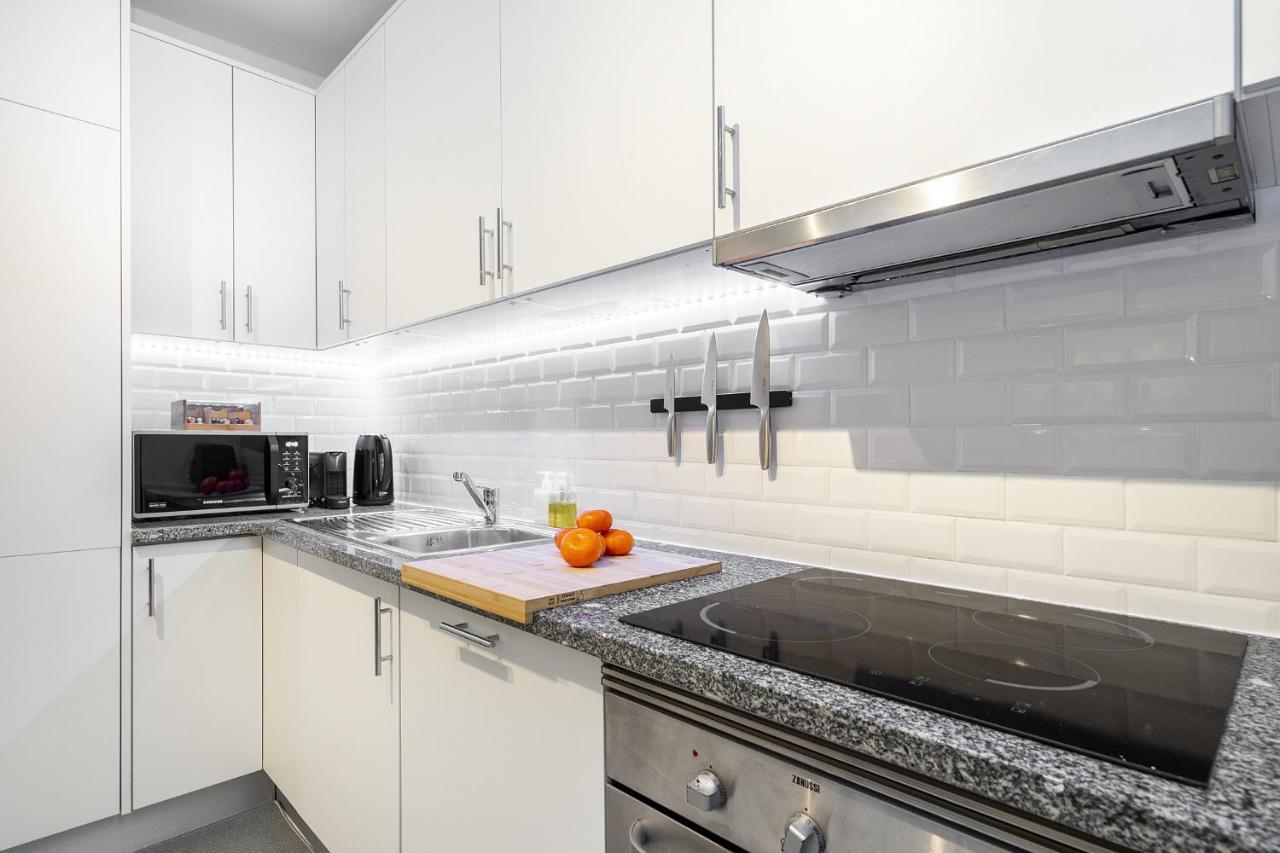 Whome Lisbon'S Best Kept Secret: 2-Bed W/Ac & Patio Bagian luar foto